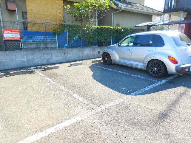 サンガーデンローズの駐車場