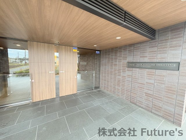 メイツ三郷中央サラテラスのエントランス|安心のオートロック付マンション