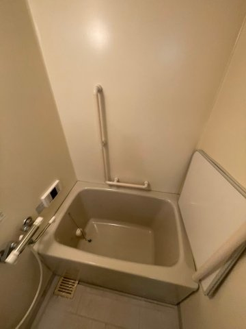 ロワジール山手の浴室