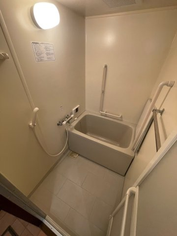 ロワジール山手の浴室