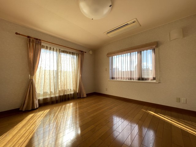 八戸市長根3丁目の洋室