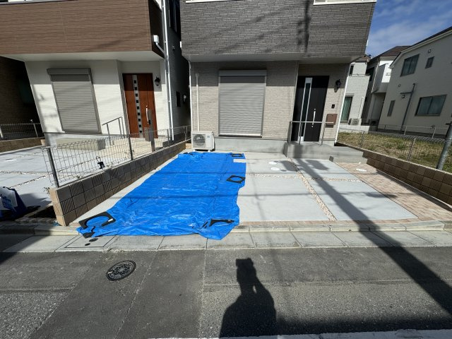 葛飾区東水元5丁目新築戸建【東水元小学校：6分】の駐車場|O号棟駐車スペース・並列２台駐車可