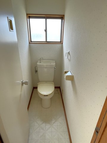 大網白里市北飯塚253-7貸家のトイレ|2階トイレ　温便座