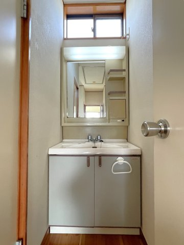 大網白里市北飯塚253-7貸家の独立洗面台|2階洗面台