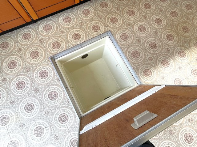 大網白里市北飯塚253-7貸家の収納|キッチン　床下収納