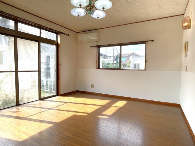 大網白里市北飯塚253-7貸家の居間・リビング