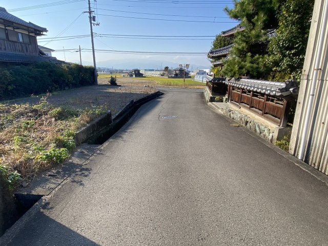 西条市洲之内甲　売土地の前面道路含む現地写真