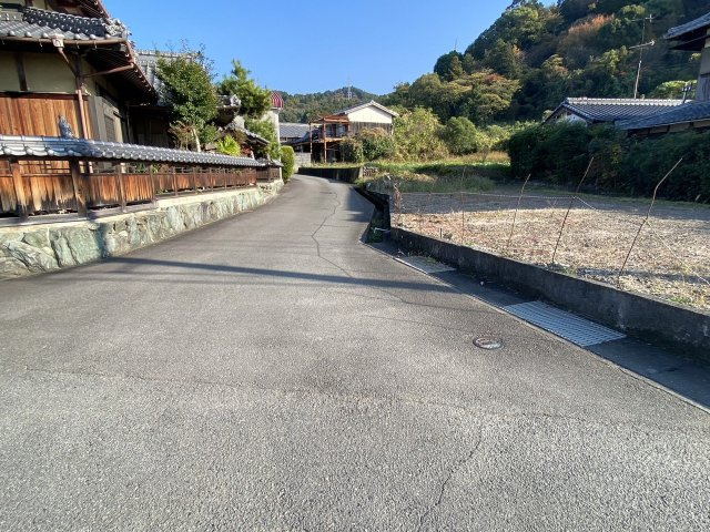 西条市洲之内甲　売土地の前面道路含む現地写真