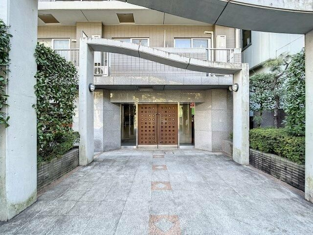菱和パレス護国寺駅前のエントランス