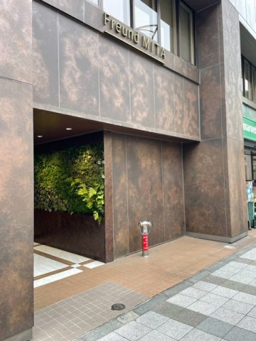 フロイントゥ三田の外観