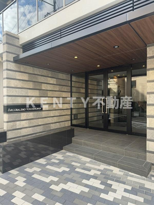 【エントランス】 | ＡＲＣＯＢＡＬＥＮＯ　ＴＯＧＯＳＨＩＧＩＮＺＡ | ゆとりのあるエントランスです