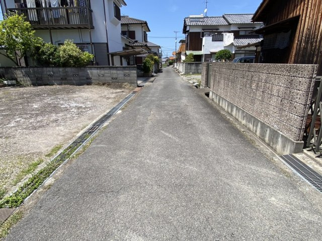 西条市喜多川　売土地の前面道路含む現地写真