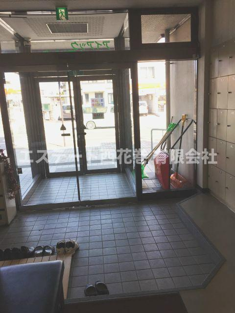 サンコービルの玄関|1階施設と共用になります