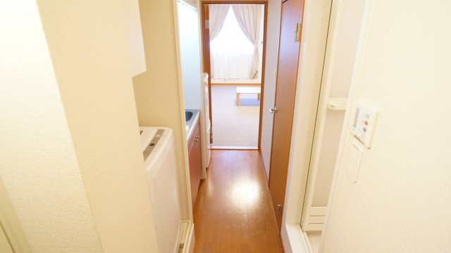 レオパレス富田林西の玄関