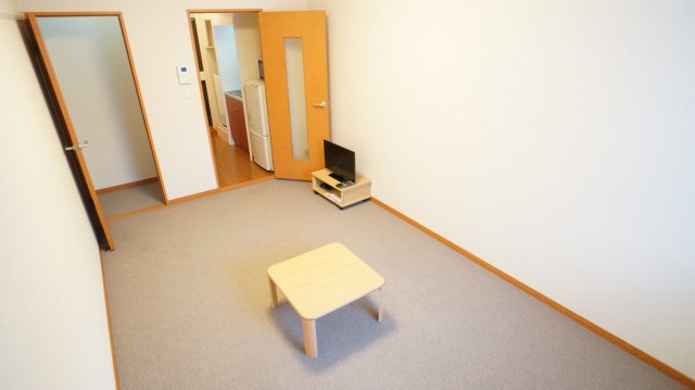 レオパレス富田林西の寝室