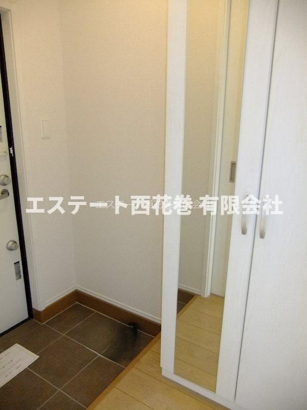 クレスト桜町の玄関