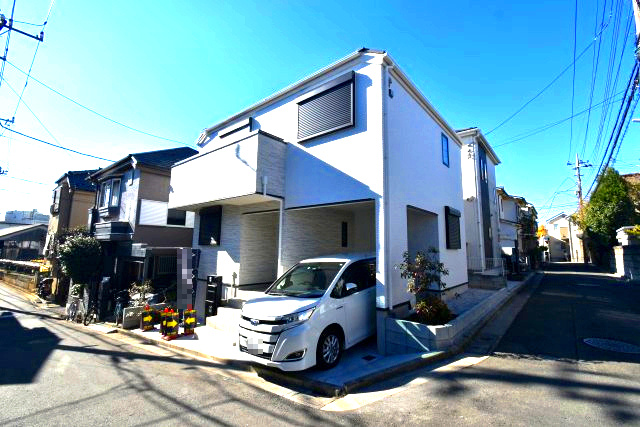練馬区大泉町二丁目・新築戸建の前面道路含む現地写真