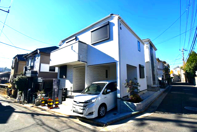 練馬区大泉町二丁目・新築戸建の前面道路含む現地写真