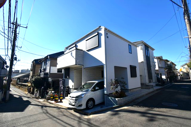 練馬区大泉町二丁目・新築戸建の前面道路含む現地写真