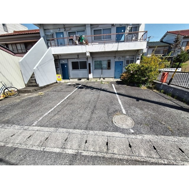 栄寿荘の駐車場