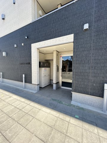 大阪市浪速区立葉２丁目のアパートのエントランス