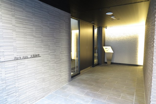 パークアクシス大阪新町のエントランス
