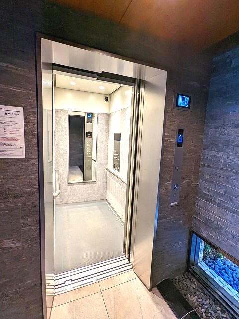 プライムアーバン台東根岸の設備|防犯モニター付きセキュリティエレベーターです