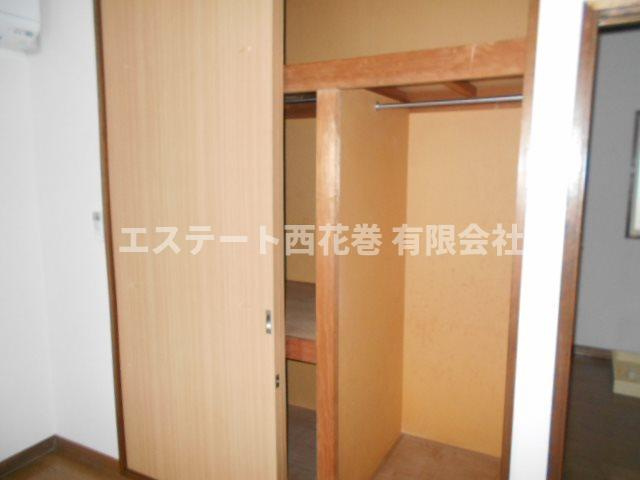 コーポかじまちBの収納|半分はクローゼット