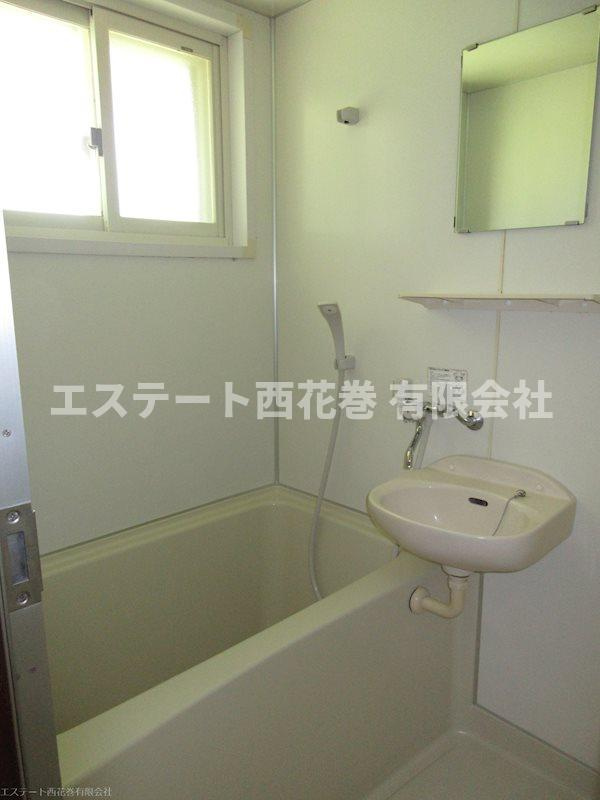 コーポネメアⅠの浴室|浴室に窓があります