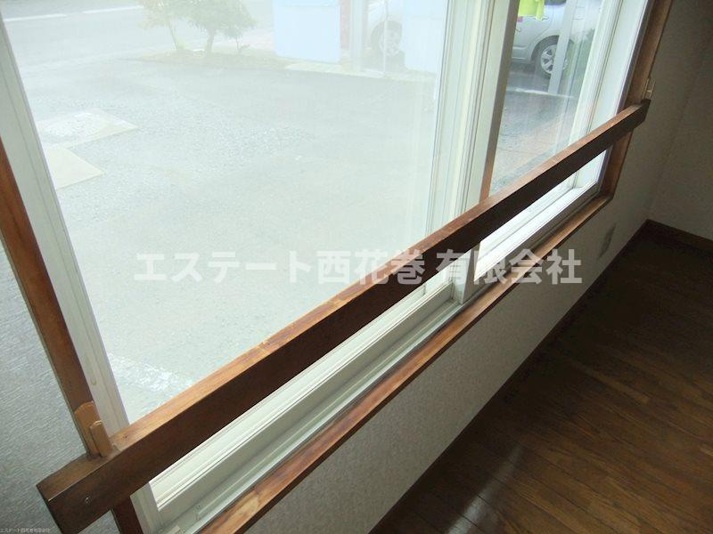 コーポネメアⅠのバルコニー|ベランダはありませんが布団をかけることは出来ます。