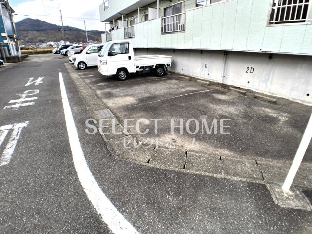 【駐車場】 | グリーンハイツ | 駐車場があるので、車を買う予定の方も安心です