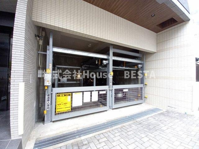 ファーストフィオーレ神戸駅前の駐車場