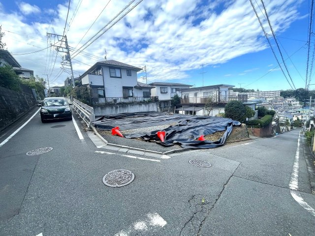 八王子市　横川町　建築条件無し売地の前面道路含む現地写真|～東4ｍ公道・南4ｍ公道に面しています～