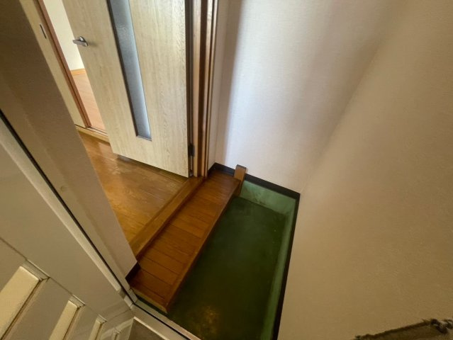 コーポレーションさとみの玄関