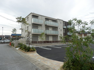 【駐車場】 | 平面式の駐車場です。