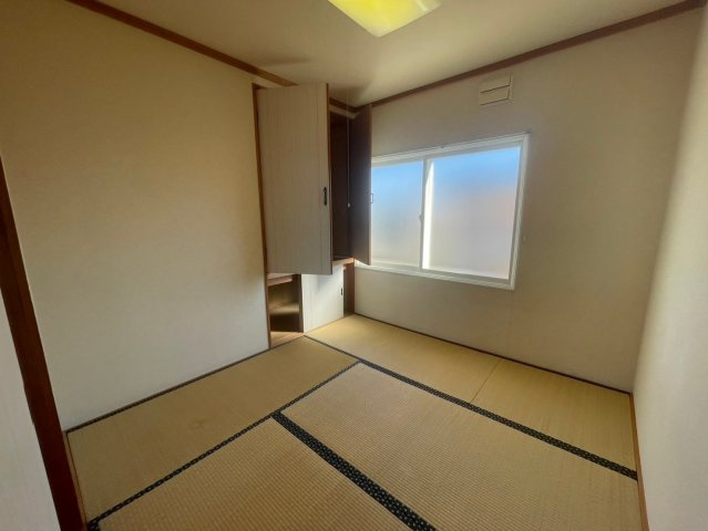 コーポレーションさとみの和室