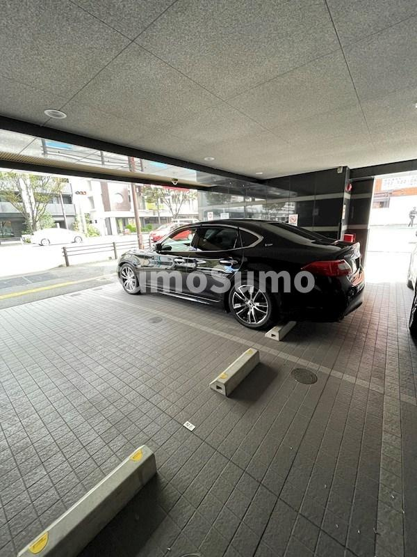 ヴィラージュ天神南ストリートの駐車場