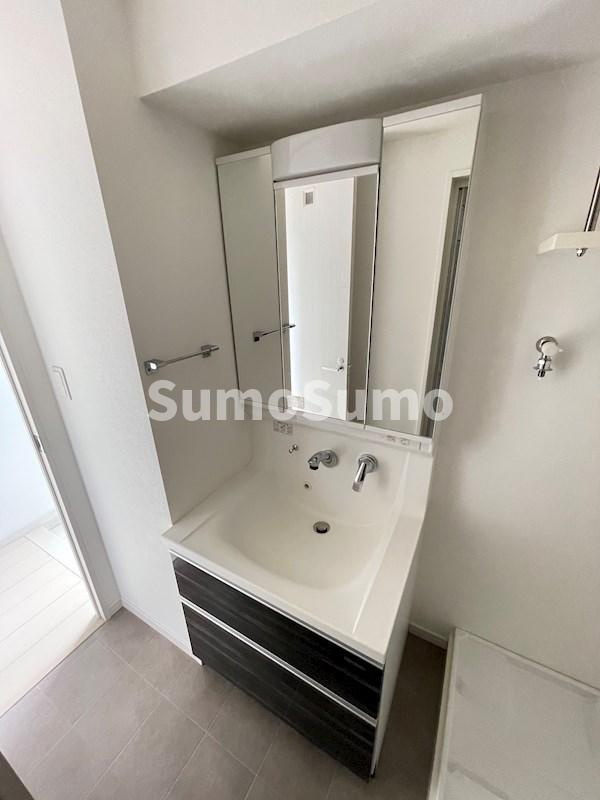 ヴィラージュ天神南ストリートの独立洗面台