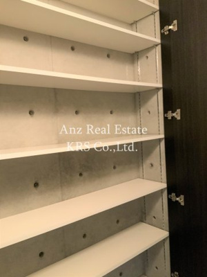 【収納】 | LOIS GRAND靭公園(ロイスグラン) | 玄関にある収納スペースです！