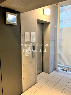 【ロビー】 | LOIS GRAND靭公園(ロイスグラン) | エレベーターは防犯カメラが付いているので、安心です♪