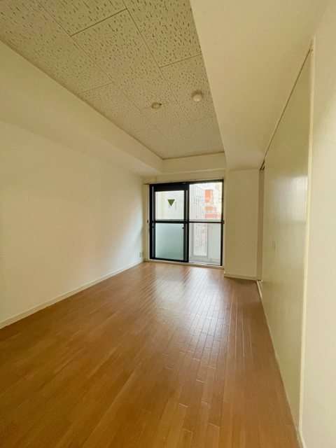 サンビラ大手前の洋室