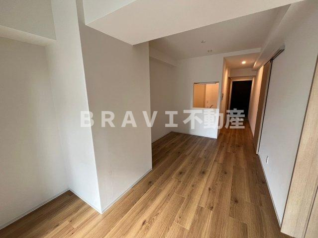 コスモ釣鐘町　BRAVI不動産の居間・リビング|【コスモ釣鐘町】居間です