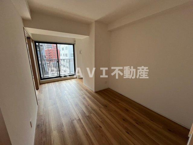 コスモ釣鐘町　BRAVI不動産の居間・リビング|【コスモ釣鐘町】リビングです