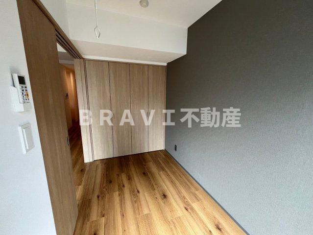 コスモ釣鐘町　BRAVI不動産の洋室|【コスモ釣鐘町】落ち着いた色調の洋室です