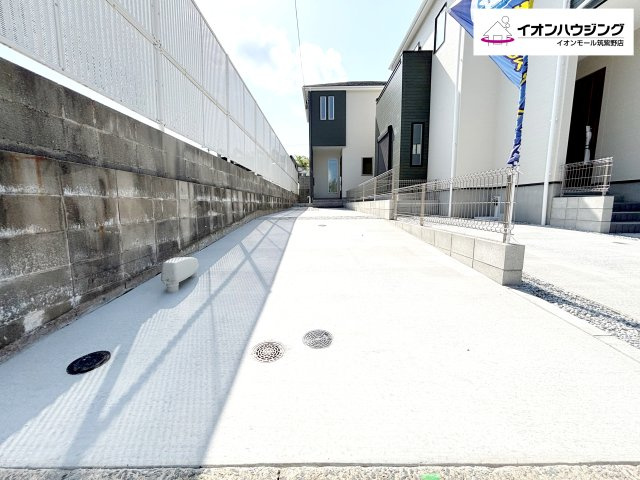 玄関前に駐車できるので重たい荷物を運ぶときも便利です