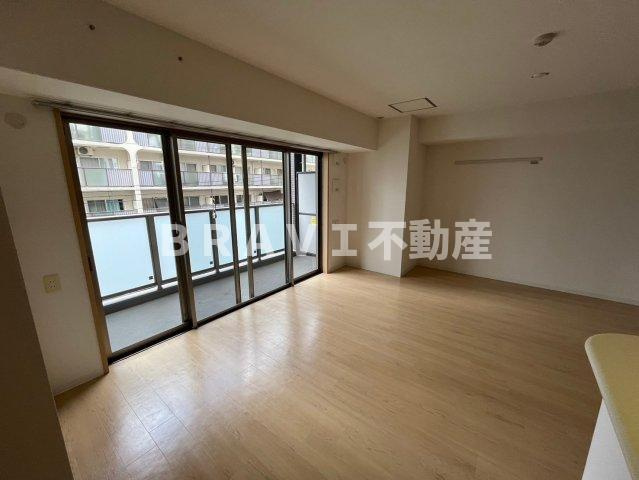 グランルージュ谷町六丁目　BRAVI不動産の居間・リビング|【グランルージュ谷町六丁目】ゆったり過ごせる居間です