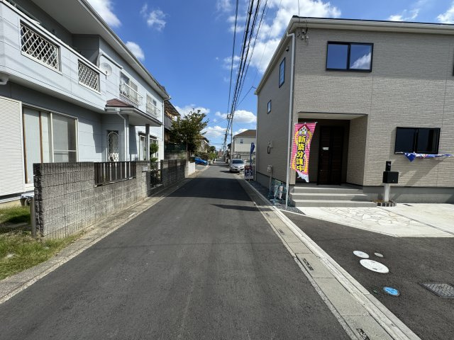 三郷市彦成1丁目新築戸建（彦成5期）の前面道路含む現地写真|北側前面道路・幅員約4.5ｍ