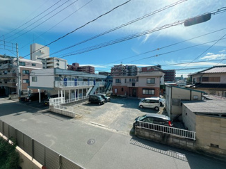 【展望】 | お隣り同士の距離が充分にあるので、雨の日でもお部屋が暗くなりづらいです。