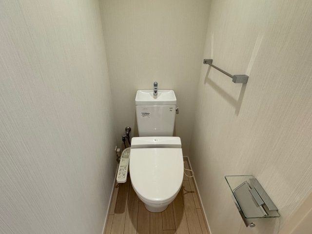 アパートメント麻布No.10 503号室のトイレ