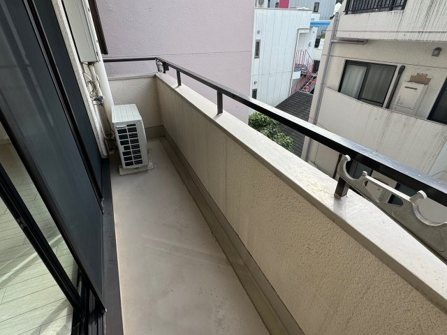 アパートメント麻布No.10 503号室のバルコニー